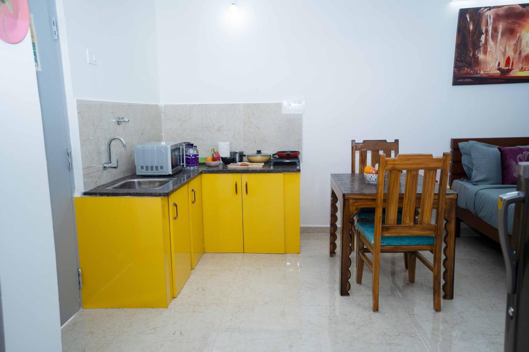 Yellow Bells Studios And Suites Gachibowli Exterior photo