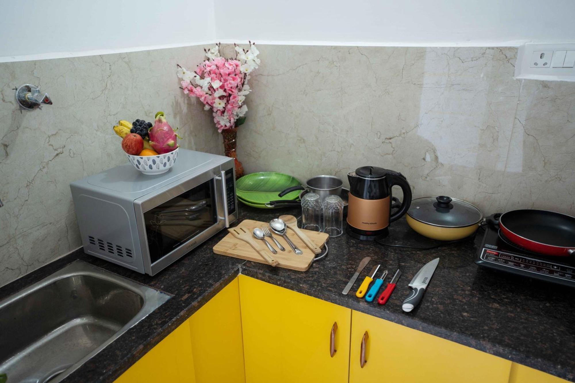 Yellow Bells Studios And Suites Gachibowli Exterior photo